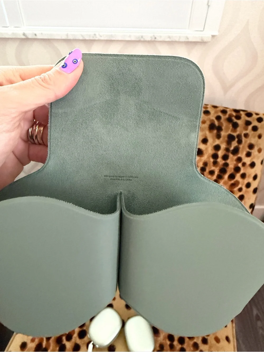 APPLE AIRPODS MAX in Sage Green and White 2024